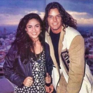 Un raro regreso a los años 90 que tienes que ver: ¿Puedes reconocer a estas dos futuras superestrellas globales antes de convertirse en íconos?